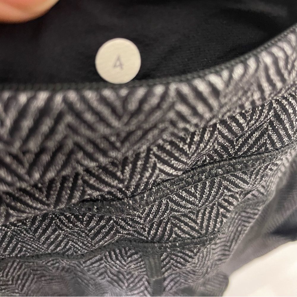Lululemon Grey and Black Herringbone Leggings with Pockets - Picture 9 of 9